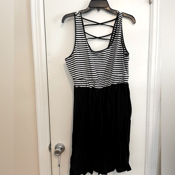 Black and White Striped Dress - Picture 1 of 4